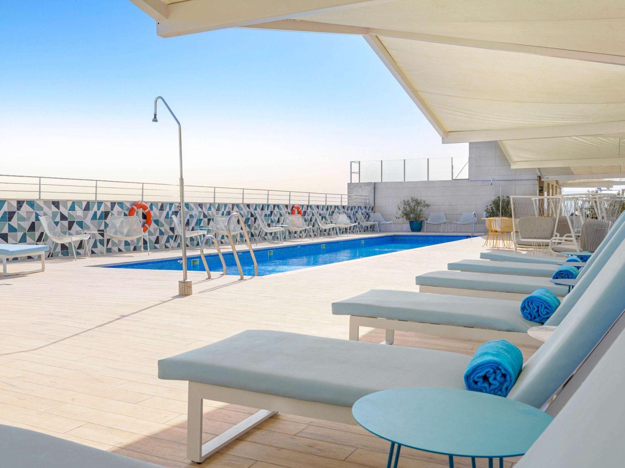 Novotel Sevilla Bagian luar foto
